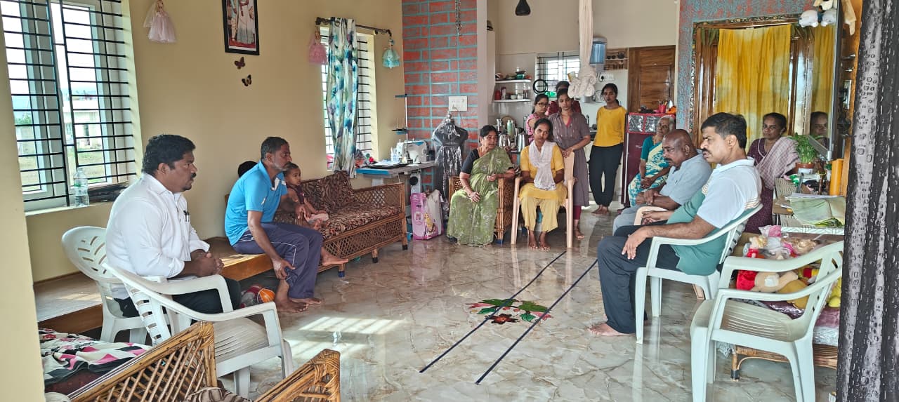 Hanur - MLA Manjunath visited the deceased lineman Rahul's house