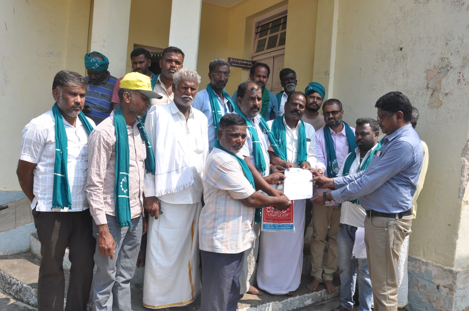 Farmers' association insists for development of Doddinduwadi - Kanakagiri road in Kollegala taluk