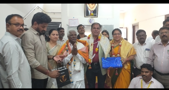 A heartwarming farewell to retired Sescom AEE M Raju