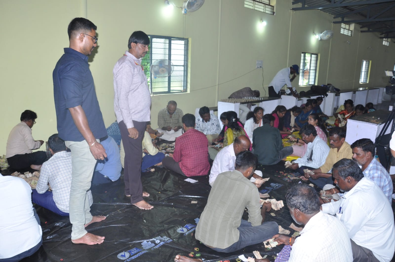 कोल्लेगला: शिवनसमुद्र समूह के मंदिरों में हुंडी के पैसों की गिनती