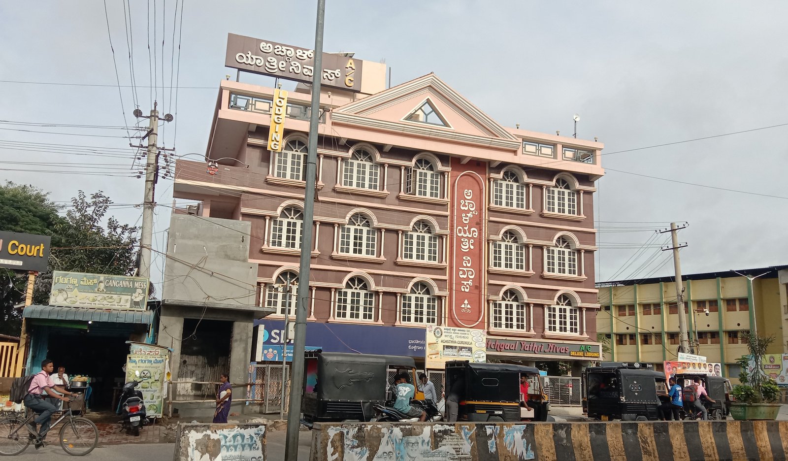 ಕೊಳ್ಳೇಗಾಲ - ದೇವಾಂಗ ಸಮುದಾಯದ ವಿದ್ಯಾರ್ಥಿಗಳ ವಿದ್ಯಾರ್ಥಿ ನಿಲಯಕ್ಕೆ ಮಂಜುರಾದ ಭೂಮಿ ಎಲ್ಲಿ ?