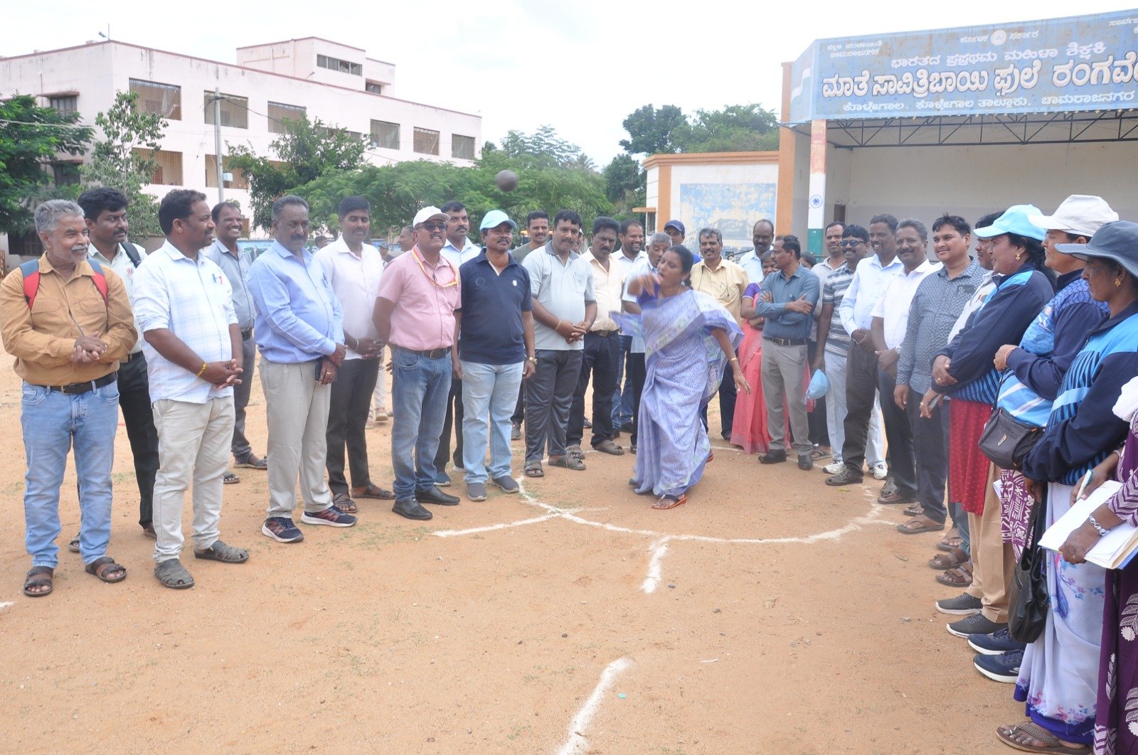 ಕೊಳ್ಳೇಗಾಲ ಶಿಕ್ಷಕರ ದಿನಾಚರಣೆ ಪ್ರಯುಕ್ತ ಶಿಕ್ಷಕರಿಗೆ ವಿವಿಧ ಕ್ರೀಡಾ ಸ್ಪರ್ಧೆಗಳು ಕ್ರೀಡಾ ಸ್ಪೂರ್ತಿಗಳು