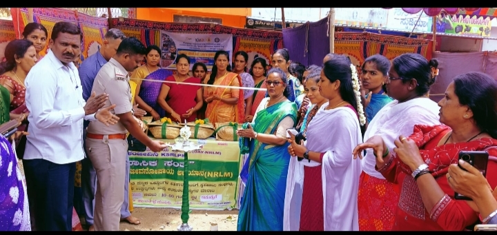 ಹನೂರು - ರಾಮಾಪುರದಲ್ಲಿ ಯಶಸ್ವಿಯಾಗಿ ನಡೆದ ಮಾಸಿಕ ಸಂತೆ
