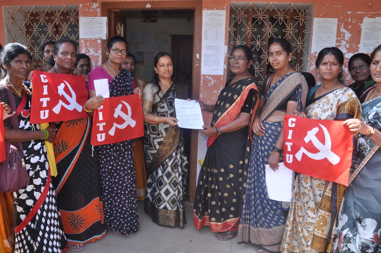 ಕೊಳ್ಳೇಗಾಲ: ಅಂಗನವಾಡಿ ಕಾರ್ಯಕರ್ತೆಯರಿಂದ ಕಪ್ಪು ಬಟ್ಟೆ ಧರಿಸಿ…