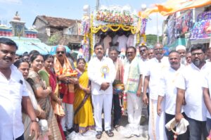 ಕೊಳ್ಳೇಗಾಲದಲ್ಲಿ ವಾಲ್ಮೀಕಿ ಜಯಂತಿ ಅದ್ದೂರಿ ಮೆರವಣಿಗೆಗೆ ಶಾಸಕ ಎ.ಆರ್. ಕೃಷ್ಣಮೂರ್ತಿ…