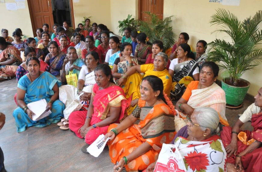 ಕೊಳ್ಳೇಗಾಲ – ಸ್ಲಮ್ ಬೋರ್ಡ್ ಮನೆಗಳಿಗೆ ಇ – ಸ್ವತ್ತು ನೀಡುವಂತೆ ಒತ್ತಾಯ